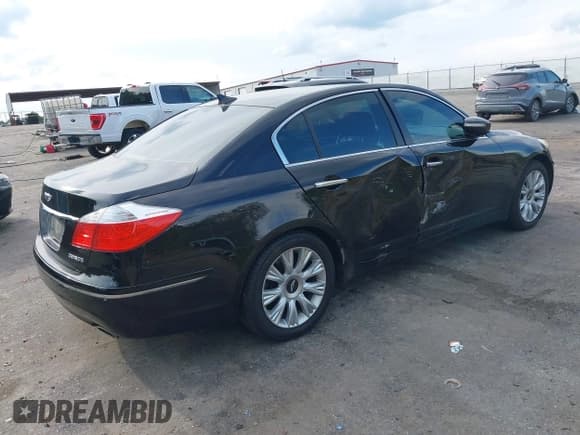 ✅ 2009 Hyundai Genesis • VIN: KMHGC46E99U017557 • Lot: 43324510. Wystawiony na IAAI z przebiegiem 276 635 mil. Bezpłatny archiwum sprzedaży aukcyjnych z USA i szczegółowy raport historii pojazdu na DreamBid. Zdjęcie 4.
