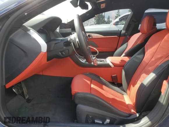 ✅ 2025 BMW 8 Series M850i • VIN: WBAGV8C07SCT18237 • Лот: 49277375. Опубликован ранее на Copart с пробегом 750 миль. Бесплатный доступ к архиву аукционных продаж из США и подробный отчёт об истории автомобиля на DreamBid. Изображение 7.