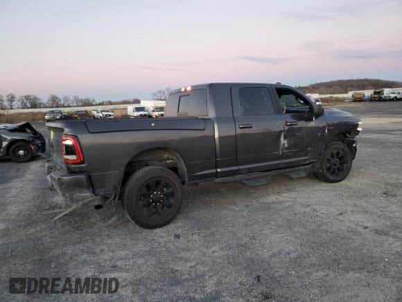 ✅ 2023 Ram 2500 Laramie • VIN: 3C6UR5NL1PG576071 • Lot: 87913195. Wystawiony na Copart z przebiegiem 54 290 mil. Bezpłatny archiwum sprzedaży aukcyjnych z USA i szczegółowy raport historii pojazdu na DreamBid. Zdjęcie 3.
