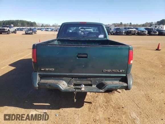 ✅ 1996 Chevrolet S-10 LS • VIN: 1GCCS19X5T8135462 • Лот: 86870024. Опубликован ранее на Copart с пробегом 217 521 миль. Бесплатный доступ к архиву аукционных продаж из США и подробный отчёт об истории автомобиля на DreamBid. Изображение 6.