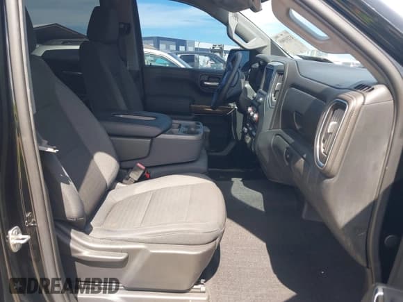 ✅ 2019 Chevrolet Silverado 1500 RST • VIN: 1GCUYEED1KZ113800 • Lot: 43293909. Wystawiony na IAAI z przebiegiem 115 803 mil. Bezpłatny archiwum sprzedaży aukcyjnych z USA i szczegółowy raport historii pojazdu na DreamBid. Zdjęcie 5.