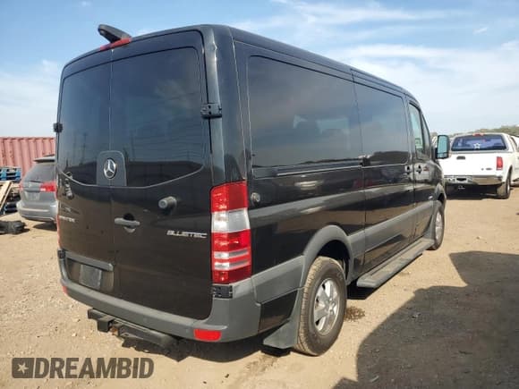 ✅ 2016 Mercedes-Benz Sprinter • VIN: WDZPE7CD4GP243271 • Lot: 70501615. Wystawiony na Copart z przebiegiem 100 180 mil. Bezpłatny archiwum sprzedaży aukcyjnych z USA i szczegółowy raport historii pojazdu na DreamBid. Zdjęcie 3.