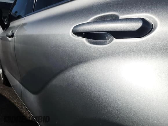 ✅ 2021 Toyota Highlander Hybrid LE • VIN: 5TDBBRCH0MS528021 • Lot: 42325146. Wystawiony na IAAI z przebiegiem 39 372 mil. Bezpłatny archiwum sprzedaży aukcyjnych z USA i szczegółowy raport historii pojazdu na DreamBid. Zdjęcie 1.