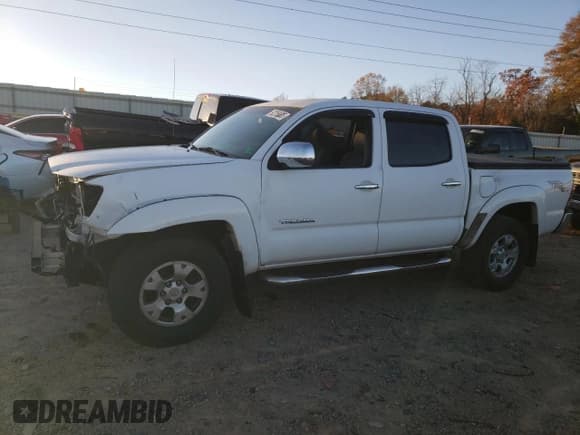 ✅ 2011 Toyota Tacoma • VIN: 3TMLU4EN6BM066565 • Lot: 92256505. Listed on Copart with 284,237 mi. Free auction sales archive from the USA and detailed vehicle history report at DreamBid. Image 1.
