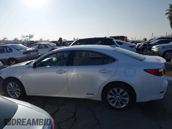 ✅ 2015 Lexus ES 300h • VIN: JTHBW1GG7F2087973 • Lot: 43541816. Wystawiony na IAAI z przebiegiem 227 999 mil. Bezpłatny archiwum sprzedaży aukcyjnych z USA i szczegółowy raport historii pojazdu na DreamBid. Zdjęcie 15.