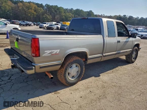 ✅ 1998 Chevrolet Silverado 1500 • VIN: 2GCEK19R3W1269405 • Lot: 94039545. Listed on Copart with 265,925 mi. Free auction sales archive from the USA and detailed vehicle history report at DreamBid. Image 3.