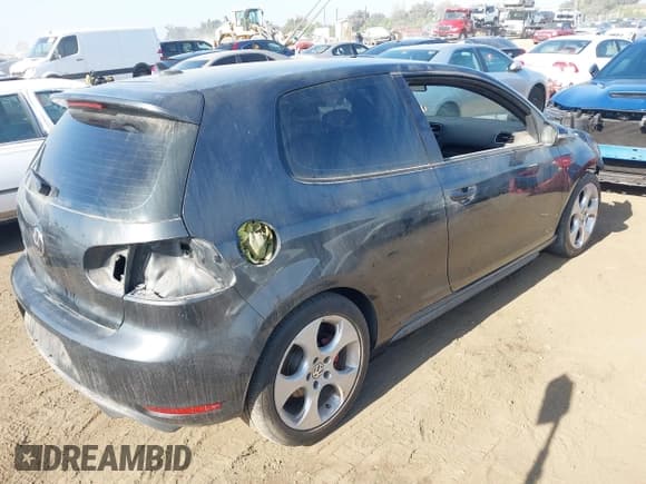 ✅ 2010 Volkswagen Golf GTI • VIN: WVWFD7AJ5AW279040 • Лот: 41014210. Опубликован ранее на IAAI с пробегом 171 588 миль. Бесплатный доступ к архиву аукционных продаж из США и подробный отчёт об истории автомобиля на DreamBid. Изображение 4.