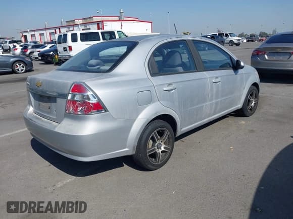 ✅ 2009 Chevrolet Aveo 1LT • VIN: KL1TD56E49B362553 • Lot: 43525304. Wystawiony na IAAI z przebiegiem 141 769 mil. Bezpłatny archiwum sprzedaży aukcyjnych z USA i szczegółowy raport historii pojazdu na DreamBid. Zdjęcie 4.