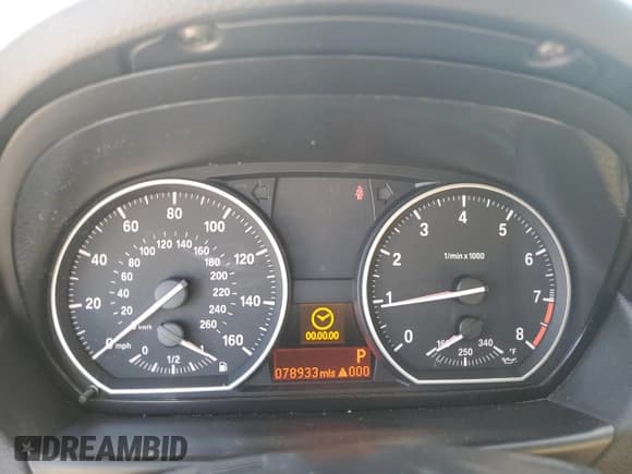 ✅ 2013 BMW 1 Series 135i • VIN: WBAUN7C59DVM28142 • Lot: 49927655. Wystawiony na Copart z przebiegiem 78 933 mil. Bezpłatny archiwum sprzedaży aukcyjnych z USA i szczegółowy raport historii pojazdu na DreamBid. Zdjęcie 9.