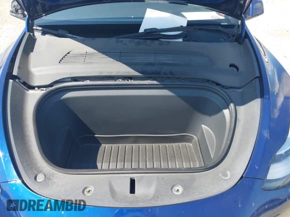 ✅ 2021 Tesla Model Y Long Range • VIN: 5YJYGDEEXMF233160 • Lot: 43301574. Listed on IAAI with Not provided. Free auction sales archive from the USA and detailed vehicle history report at DreamBid. Image 10.