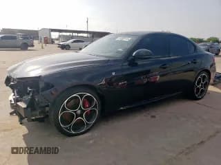 ✅ 2022 Alfa Romeo Giulia Ti • VIN: ZARFAMBN6N7659907 • Lot: 54682115. Wystawiony na Copart z przebiegiem 34 802 mil. Bezpłatny archiwum sprzedaży aukcyjnych z USA i szczegółowy raport historii pojazdu na DreamBid. Zdjęcie 1.