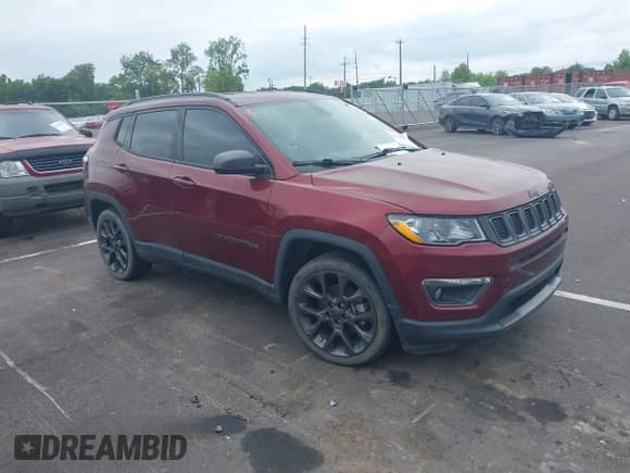 2021 Jeep Compass 80th Anniversary z VIN 3C4NJCEBXMT571406, wystawiony jako IAAI lot #42900251 z przebiegiem 91 891 mil mil oraz . Historia ofert i sprzedaży dostępna na DreamBid. Obrazek 1.