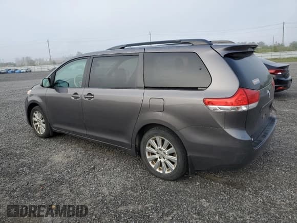 ✅ 2014 Toyota Sienna LE • VIN: 5TDJK3DC1ES075847 • Lot: 71726405. Listed on Copart with 330,561 mi. Free auction sales archive from the USA and detailed vehicle history report at DreamBid. Image 2.