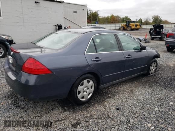 ✅ 2007 Honda Accord LX • VIN: 1HGCM56477A088494 • Lot: 86321365. Wystawiony na Copart z przebiegiem 142 183 mil. Bezpłatny archiwum sprzedaży aukcyjnych z USA i szczegółowy raport historii pojazdu na DreamBid. Zdjęcie 3.