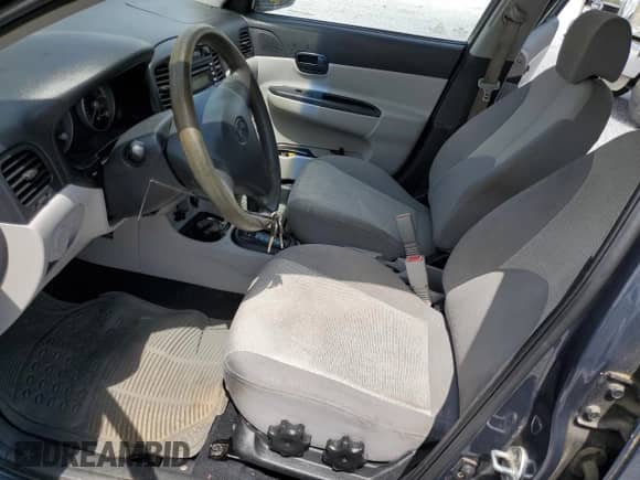 2008 Hyundai Accent GLS z VIN KMHCN46C78U203636, wystawiony jako Copart lot #67493494 z przebiegiem 151 876 mil mil oraz Nie do naprawy • Non repairable. Historia ofert i sprzedaży dostępna na DreamBid. Obrazek 7.