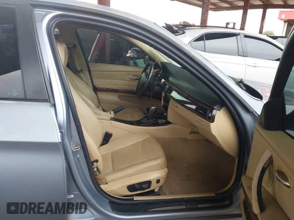 ✅ 2010 BMW 3 Series 328i xDrive • VIN: WBAPK5C55AA652294 • Lot: 43761382. Listed on IAAI with 175,931 mi. Free auction sales archive from the USA and detailed vehicle history report at DreamBid. Image 5.