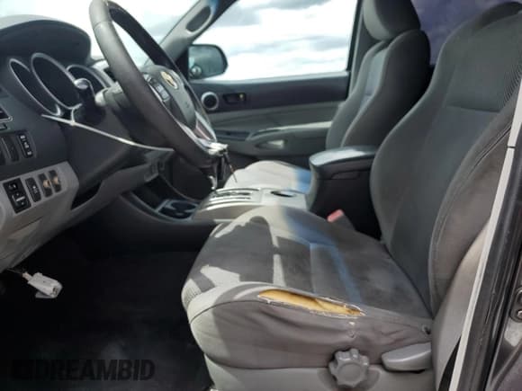 ✅ 2012 Toyota Tacoma PreRunner • VIN: 3TMKU4HN5CM031170 • Lot: 60109635. Listed on Copart with 196,129 mi. Free auction sales archive from the USA and detailed vehicle history report at DreamBid. Image 7.