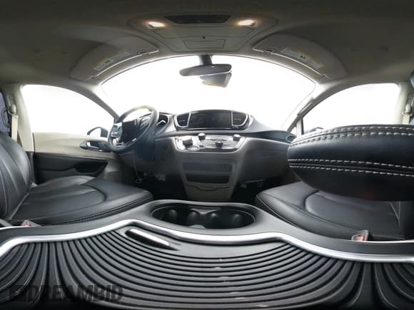 ✅ 2024 Chrysler Pacifica Touring L • VIN: 2C4RC1BG8RR139715 • Лот: 43756424. Опубликован ранее на IAAI с пробегом 24 815 миль. Бесплатный доступ к архиву аукционных продаж из США и подробный отчёт об истории автомобиля на DreamBid. Изображение 20.