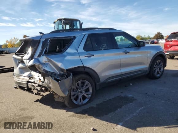 ✅ 2022 Ford Explorer XLT • VIN: 1FMSK8DH2NGA23050 • Lot: 90575745. Wystawiony na Copart z przebiegiem 59 174 mil. Bezpłatny archiwum sprzedaży aukcyjnych z USA i szczegółowy raport historii pojazdu na DreamBid. Zdjęcie 3.