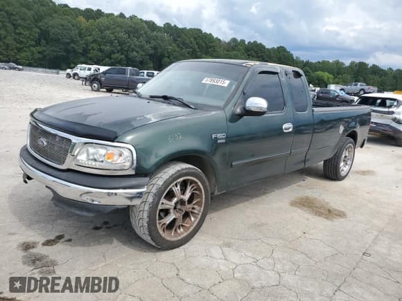 ✅ 2001 Ford F-150 XL • VIN: 2FTRX17L71CA17932 • Lot: 67893015. Listed on Copart with 283,192 mi. Free auction sales archive from the USA and detailed vehicle history report at DreamBid. Image 1.