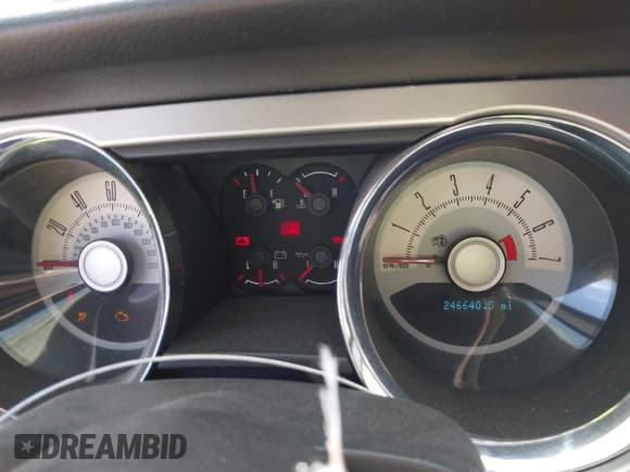 ✅ 2010 Ford Mustang V6 • VIN: 1ZVBP8AN0A5140757 • Lot: 43618267. Listed on IAAI with 246,640 mi. Free auction sales archive from the USA and detailed vehicle history report at DreamBid. Image 7.