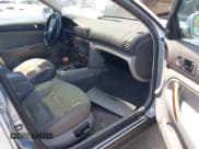 ✅ 2003 Volkswagen Passat GLX • VIN: WVWYH63B43E326130 • Lot: 42380050. Wystawiony na IAAI z przebiegiem 156 338 mil. Bezpłatny archiwum sprzedaży aukcyjnych z USA i szczegółowy raport historii pojazdu na DreamBid. Zdjęcie 5.