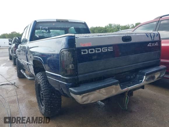 2001 Dodge 1500 with VIN 3B7HF13Z71G236899, listed as a IAAI auction lot 43498342 with 172,724 mi miles and . Bid and sale history available at DreamBid. Image 3.