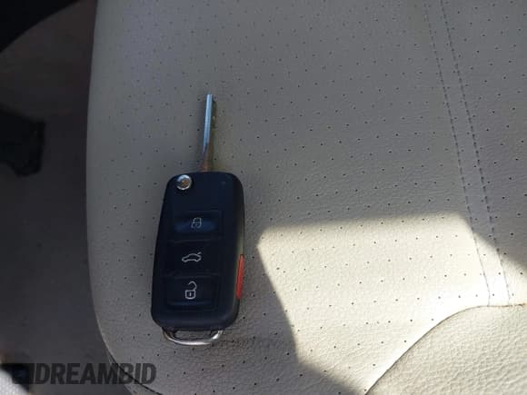 ✅ 2011 Volkswagen Jetta SE • VIN: 3VWDX7AJ4BM379482 • Lot: 42299325. Wystawiony na IAAI z przebiegiem 72 115 mil. Bezpłatny archiwum sprzedaży aukcyjnych z USA i szczegółowy raport historii pojazdu na DreamBid. Zdjęcie 11.