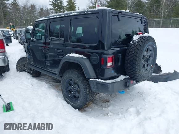 ✅ 2023 Jeep Wrangler • VIN: 1C4JJXN60PW626923 • Lot: 41519683. Wystawiony na IAAI z przebiegiem 13 801 mil. Bezpłatny archiwum sprzedaży aukcyjnych z USA i szczegółowy raport historii pojazdu na DreamBid. Zdjęcie 3.
