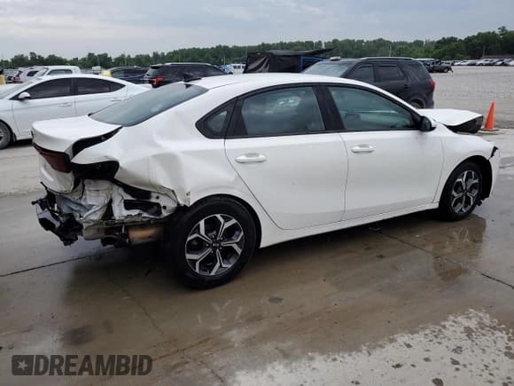 ✅ 2019 Kia Forte LXS • VIN: 3KPF24AD1KE072428 • Лот: 57261645. Опубликован ранее на Copart с пробегом 118 153 миль. Бесплатный доступ к архиву аукционных продаж из США и подробный отчёт об истории автомобиля на DreamBid. Изображение 3.