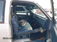 ✅ 1993 Chevrolet Silverado 1500 • VIN: 2GCEC19K5P1210180 • Lot: 42658583. Wystawiony na IAAI z przebiegiem 238 044 mil. Bezpłatny archiwum sprzedaży aukcyjnych z USA i szczegółowy raport historii pojazdu na DreamBid. Zdjęcie 5.