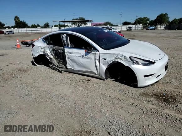 ✅ 2020 Tesla Model 3 Standard Range Plus • VIN: 5YJ3E1EA0LF631052 • Lot: 86877525. Wystawiony na Copart z przebiegiem 86 916 mil. Bezpłatny archiwum sprzedaży aukcyjnych z USA i szczegółowy raport historii pojazdu na DreamBid. Zdjęcie 13.