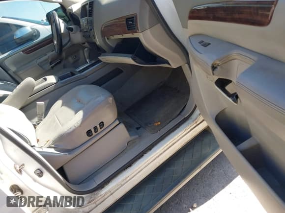 ✅ 2010 Nissan Armada Titanium • VIN: 5N1BA0ND0AN602916 • Lot: 43647404. Listed on IAAI with 259,448 mi. Free auction sales archive from the USA and detailed vehicle history report at DreamBid. Image 5.