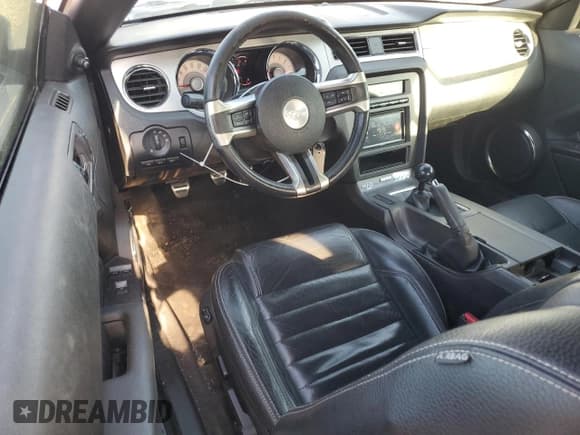 ✅ 2012 Ford Mustang GT • VIN: 1ZVBP8FF7C5265405 • Lot: 74672574. Wystawiony na Copart z przebiegiem 134 476 mil. Bezpłatny archiwum sprzedaży aukcyjnych z USA i szczegółowy raport historii pojazdu na DreamBid. Zdjęcie 8.