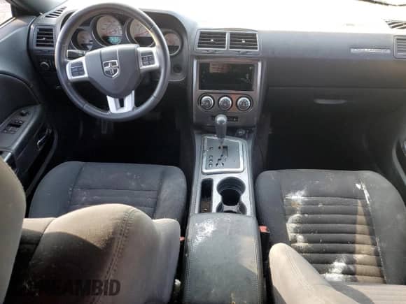 2011 Dodge Challenger z VIN 2B3CJ4DG8BH510573, wystawiony jako Copart lot #53931074 z przebiegiem Nie podano mil oraz Czysty tytuł • Clean title. Historia ofert i sprzedaży dostępna na DreamBid. Obrazek 8.