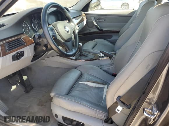 ✅ 2006 BMW 3 Series 325i • VIN: WBAVB17586NK32507 • Lot: 59720415. Wystawiony na Copart z przebiegiem Nie podano. Bezpłatny archiwum sprzedaży aukcyjnych z USA i szczegółowy raport historii pojazdu na DreamBid. Zdjęcie 7.