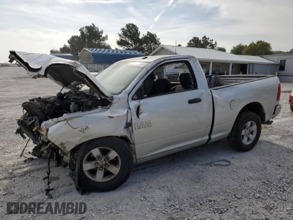 2017 Ram 1500 Tradesman z VIN 3C6JR6AT3HG604680, wystawiony jako Copart lot #53157055 z przebiegiem Nie podano mil oraz Czysty tytuł • Clean title. Historia ofert i sprzedaży dostępna na DreamBid. Obrazek 1.