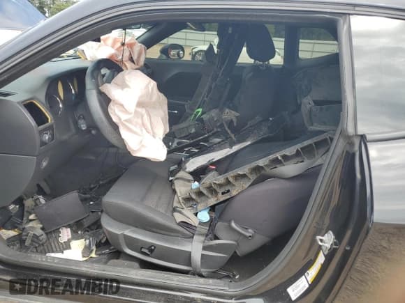 ✅ 2010 Dodge Challenger SE • VIN: 2B3CJ4DV2AH182354 • Lot: 70181594. Wystawiony na Copart z przebiegiem 100 330 mil. Bezpłatny archiwum sprzedaży aukcyjnych z USA i szczegółowy raport historii pojazdu na DreamBid. Zdjęcie 7.