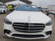 ✅ 2023 Mercedes-Benz S 580 • VIN: W1K6G7GB5PA182598 • Lot: 42136458. Wystawiony na IAAI z przebiegiem 19 332 mil. Bezpłatny archiwum sprzedaży aukcyjnych z USA i szczegółowy raport historii pojazdu na DreamBid. Zdjęcie 13.