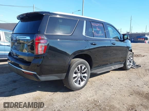 ✅ 2023 Chevrolet Tahoe LT • VIN: 1GNSKNKDXPR401486 • Lot: 43509728. Wystawiony na IAAI z przebiegiem 69 237 mil. Bezpłatny archiwum sprzedaży aukcyjnych z USA i szczegółowy raport historii pojazdu na DreamBid. Zdjęcie 4.