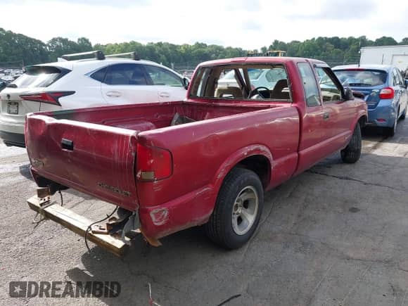 1997 Chevrolet S-10 LS with VIN 1GCCS19X5V8165256, listed as a IAAI auction lot 42740309 with 252,200 mi miles and . Bid and sale history available at DreamBid. Image 4.