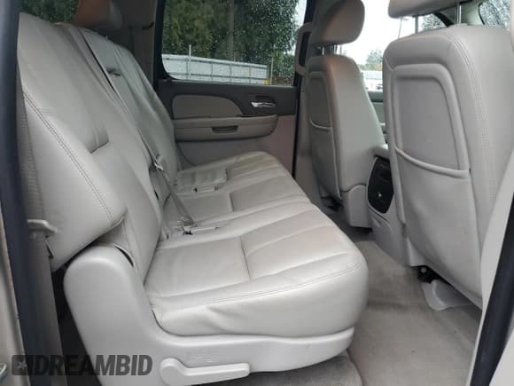 ✅ 2008 Chevrolet Suburban 1LT • VIN: 1GNFK16388J240504 • Lot: 68329785. Wystawiony na Copart z przebiegiem 147 415 mil. Bezpłatny archiwum sprzedaży aukcyjnych z USA i szczegółowy raport historii pojazdu na DreamBid. Zdjęcie 11.