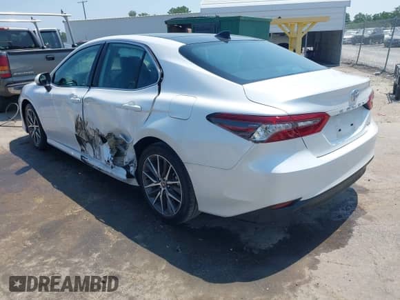2022 Toyota Camry XLE with VIN 4T1F11AK2NU710770, listed as a IAAI auction lot 42604063 with 5,840 mi miles and . Bid and sale history available at DreamBid. Image 3.