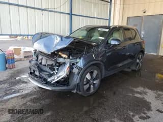 ✅ 2021 Volvo XC40 Momentum • VIN: YV4162UK9M2454734 • Lot: 68726815. Wystawiony na Copart z przebiegiem 57 531 mil. Bezpłatny archiwum sprzedaży aukcyjnych z USA i szczegółowy raport historii pojazdu na DreamBid. Zdjęcie 1.