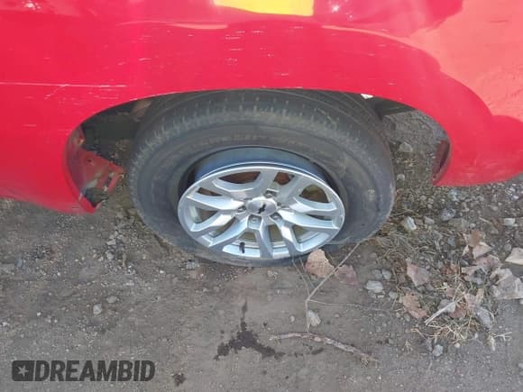 ✅ 2019 Chevrolet Silverado 1500 RST • VIN: 3GCUYEED0KG119751 • Lot: 43319772. Wystawiony na IAAI z przebiegiem 74 404 mil. Bezpłatny archiwum sprzedaży aukcyjnych z USA i szczegółowy raport historii pojazdu na DreamBid. Zdjęcie 17.