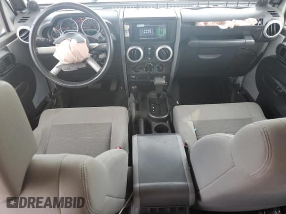 ✅ 2008 Jeep Wrangler Unlimited Sahara • VIN: 1J8GA59148L525618 • Lot: 55297715. Listed on Copart with 134,556 mi. Free auction sales archive from the USA and detailed vehicle history report at DreamBid. Image 8.