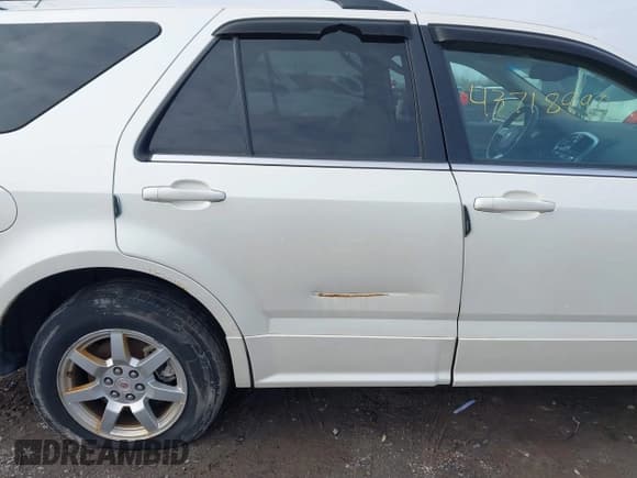 ✅ 2008 Cadillac SRX AWD • VIN: 1GYEE437480151758 • Lot: 43718990. Wystawiony na IAAI z przebiegiem 172 003 mil. Bezpłatny archiwum sprzedaży aukcyjnych z USA i szczegółowy raport historii pojazdu na DreamBid. Zdjęcie 14.