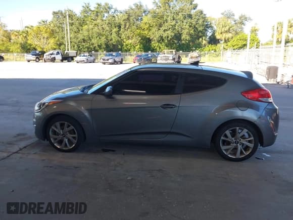 ✅ 2017 Hyundai Veloster Value Edition • VIN: KMHTC6AD4HU309804 • Lot: 43441272. Wystawiony na IAAI z przebiegiem 99 124 mil. Bezpłatny archiwum sprzedaży aukcyjnych z USA i szczegółowy raport historii pojazdu na DreamBid. Zdjęcie 14.