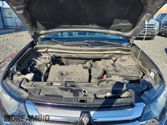 ✅ 2016 Mitsubishi Outlander SE • VIN: JA4AZ3A35GZ055841 • Lot: 92169095. Listed on Copart with 154,714 mi. Free auction sales archive from the USA and detailed vehicle history report at DreamBid. Image 12.