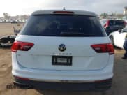 ✅ 2024 Volkswagen Tiguan SE • VIN: 3VV3B7AX6RM062915 • Lot: 43500920. Wystawiony na IAAI z przebiegiem 24 051 mil. Bezpłatny archiwum sprzedaży aukcyjnych z USA i szczegółowy raport historii pojazdu na DreamBid. Zdjęcie 17.